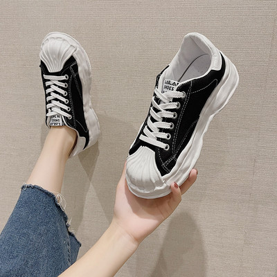 Sieviešu ikdienas apavi ar šņorēm un gumijas zoli