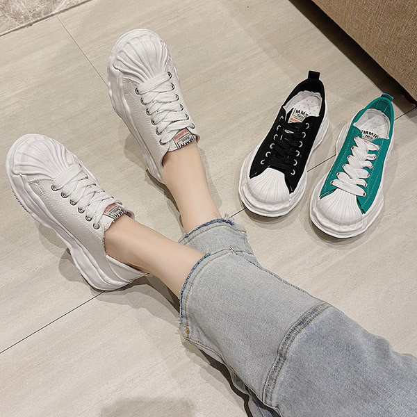 Sieviešu ikdienas apavi ar šņorēm un gumijas zoli