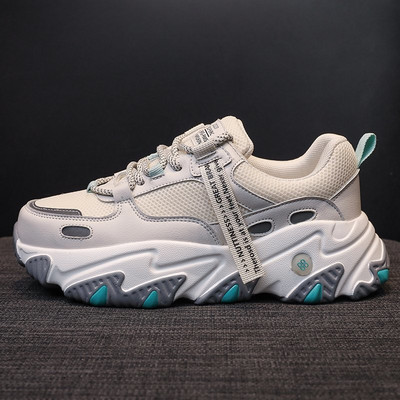 Jauns sieviešu kedu modelis ar šņorēm un raupju zoli - divas krāsas