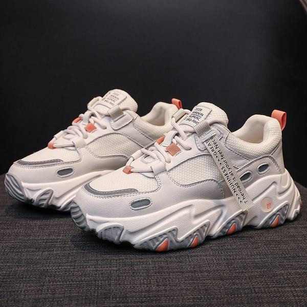 Jauns sieviešu kedu modelis ar šņorēm un raupju zoli - divas krāsas