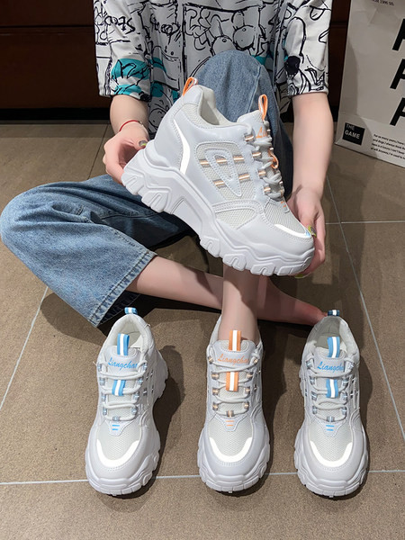 Γυναικεία αθλητικά παπούτσια με πλατφόρμα και κορδόνια 6 cm