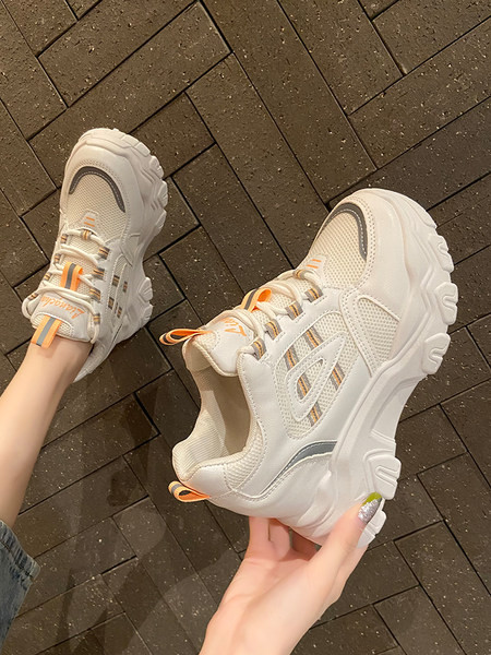 Γυναικεία αθλητικά παπούτσια με πλατφόρμα και κορδόνια 6 cm