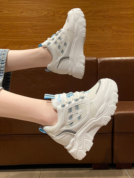 Γυναικεία αθλητικά παπούτσια με πλατφόρμα και κορδόνια 6 cm