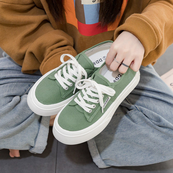 Sieviešu ikdienas kedas vairākās krāsās ar saitēm