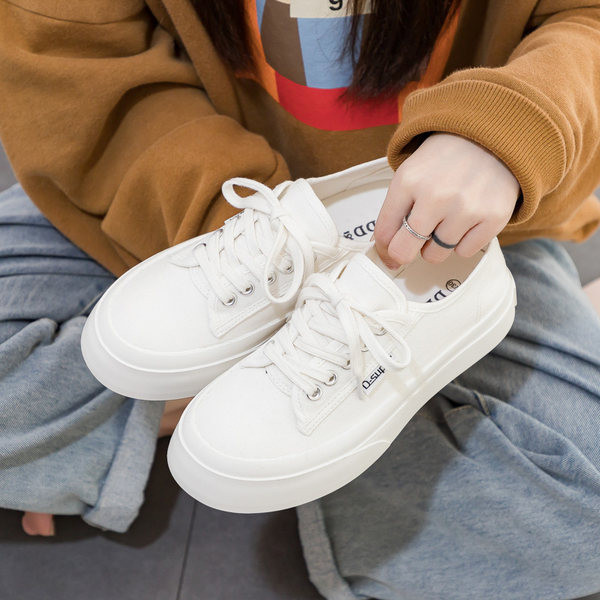 Sieviešu ikdienas kedas vairākās krāsās ar saitēm