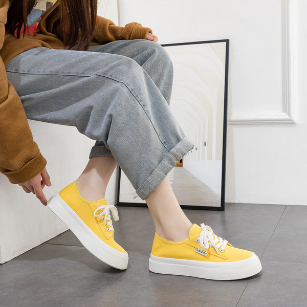 Sieviešu ikdienas kedas vairākās krāsās ar saitēm