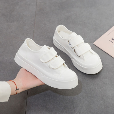 Naiste vabaaja tossud takjapaela ja lameda tallaga