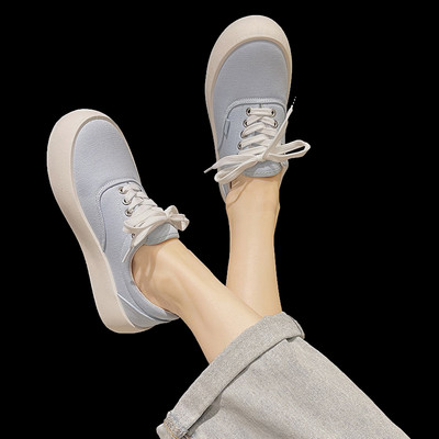 Naiste ühevärvilised tasase talla ja paeltega tossud