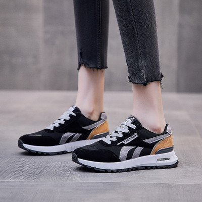 Jauns sieviešu elpojošo kedu modelis ar šņorēm divās krāsās