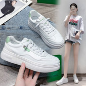 Ikdienas kedas ar plakanām zolēm un mežģīnēm baltā krāsā