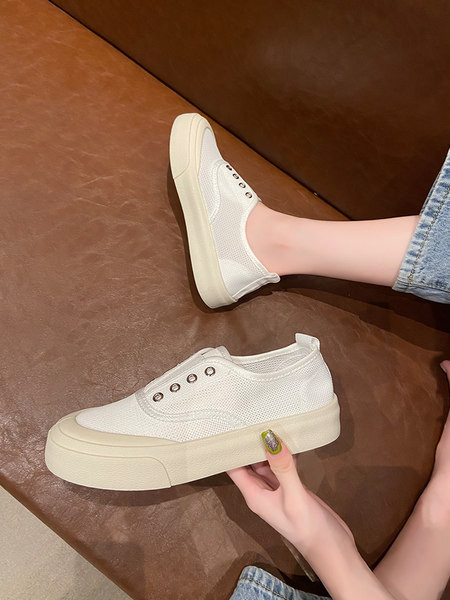 Lameda tallaga hingavad naiste tossud