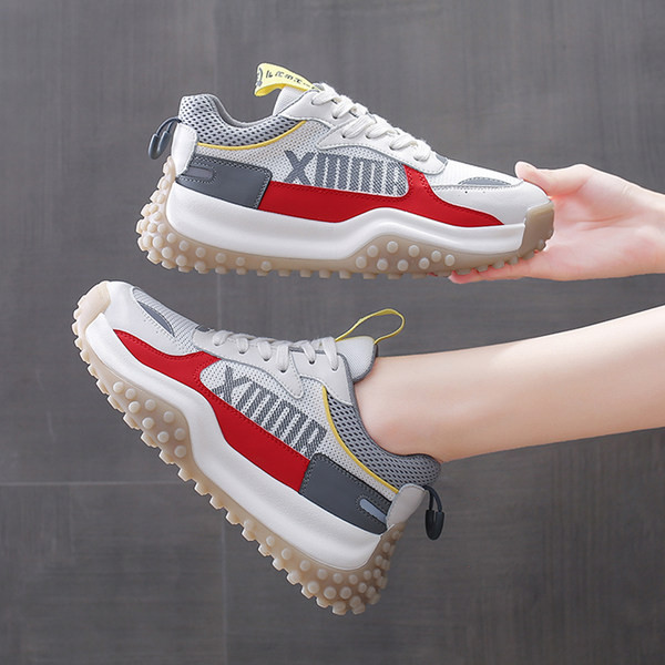 Novi model ženskih tenisica sa grubim đonom