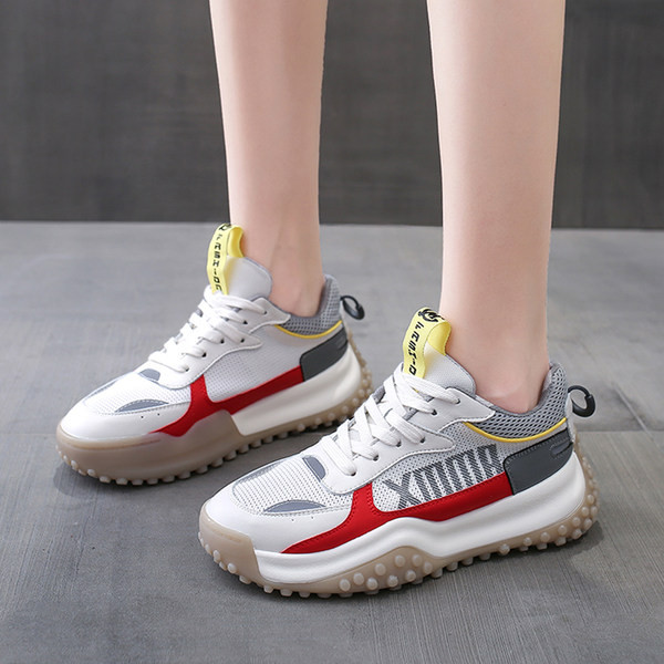 Novi model ženskih tenisica sa grubim đonom