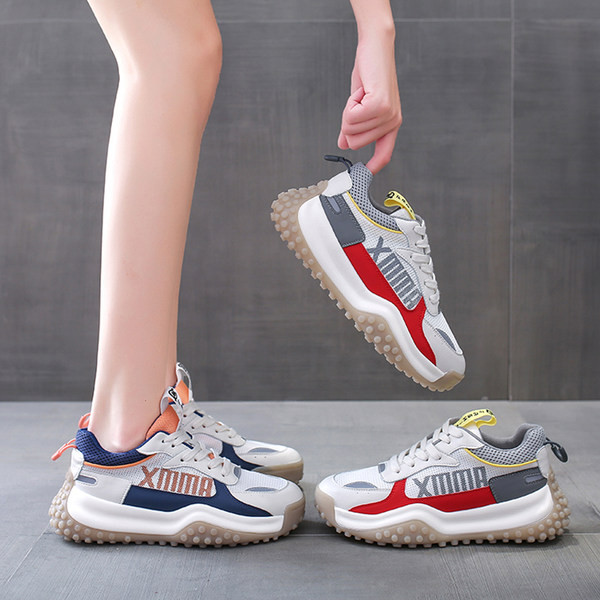 Novi model ženskih tenisica sa grubim đonom