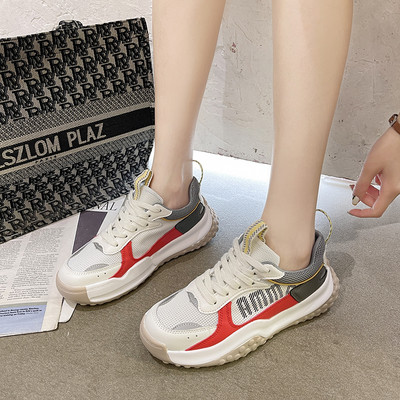 Naiste sporditossud kirja ja paeltega