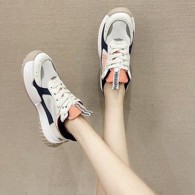 Naiste sporditossud kirja ja paeltega