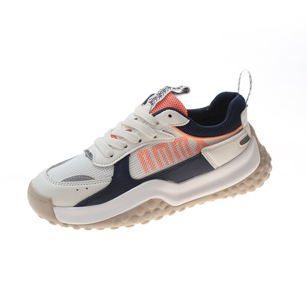 Naiste sporditossud kirja ja paeltega