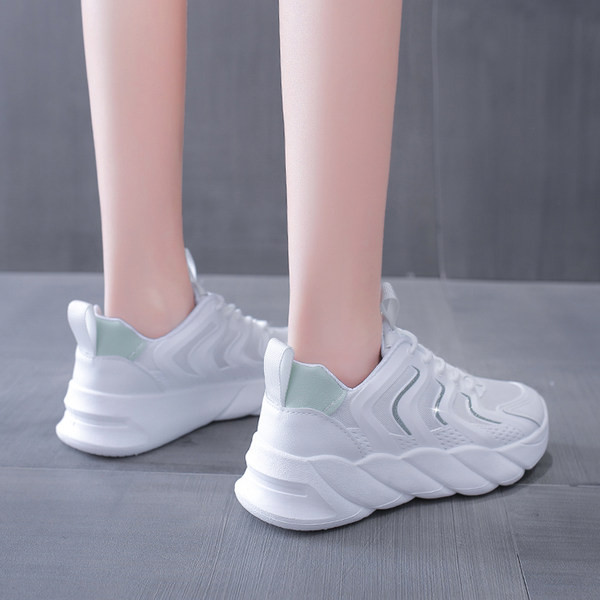 Jauns pavasara kedu modelis ar augstām zolēm un šņorēm