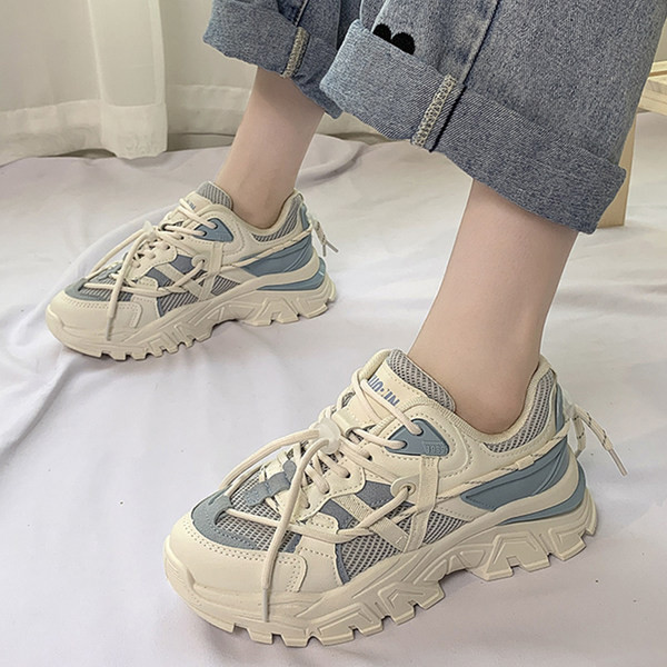 Jauns sieviešu kedu modelis no eko ādas un tekstila ar raupju zoli