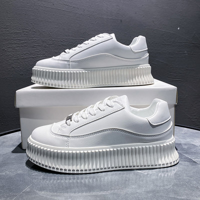 Vasaras ikdienas kedas no mākslīgās ādas ar plakanu zoli