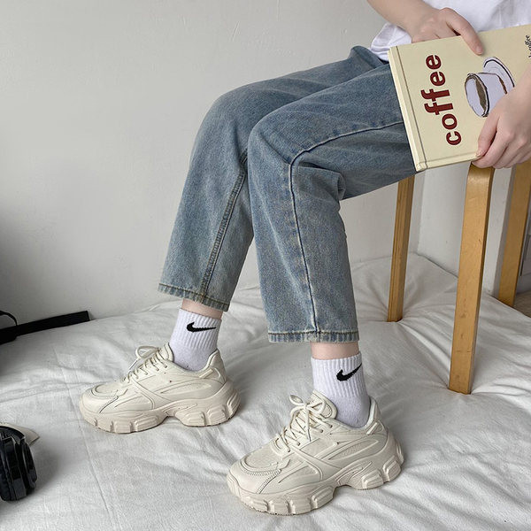 Sieviešu kedas ar šņorēm un rupju zoli četrās krāsās