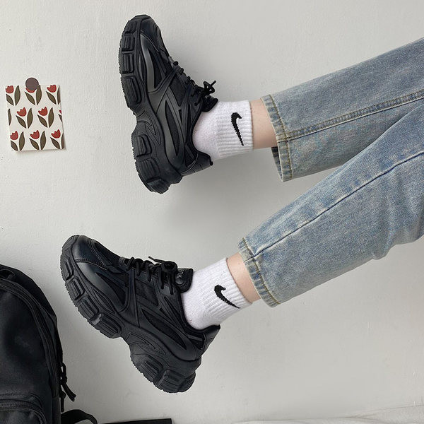 Sieviešu kedas ar šņorēm un rupju zoli četrās krāsās