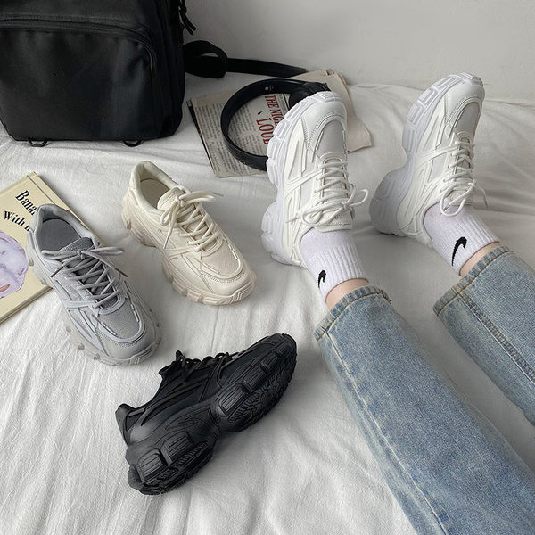 Sieviešu kedas ar šņorēm un rupju zoli četrās krāsās