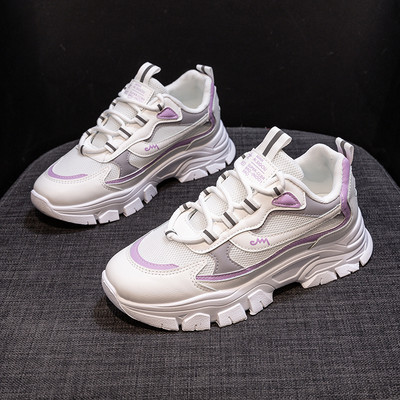 Kareda tallaga naiste hingavad tossud