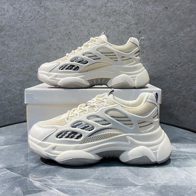 Kareda tallaga naiste sporditossud - kahte värvi