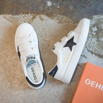 Sieviešu kedas ar velcro aizdari un uzrakstu