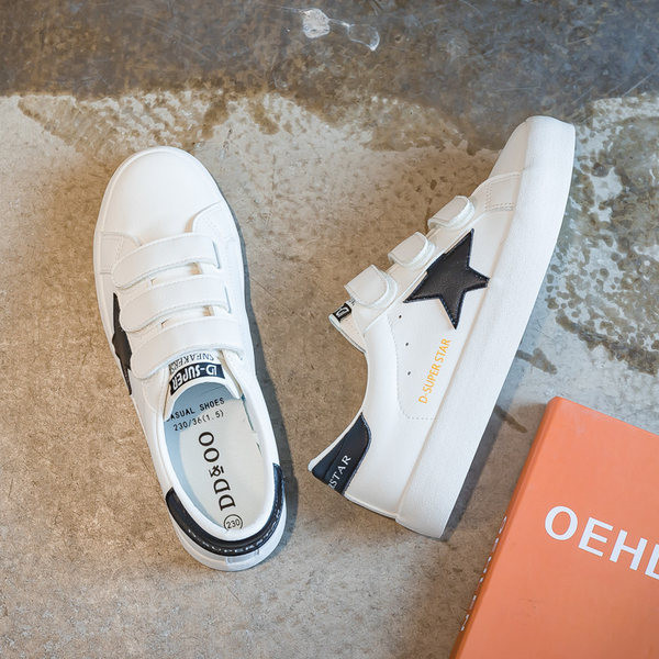 Sieviešu kedas ar velcro aizdari un uzrakstu