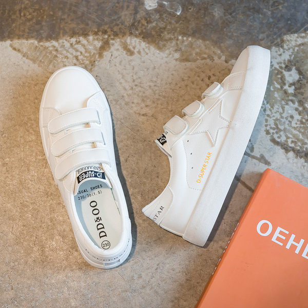 Sieviešu kedas ar velcro aizdari un uzrakstu