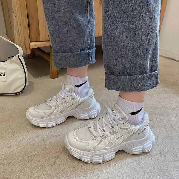 Sieviešu modernas kedas divās krāsās ar mežģīnēm