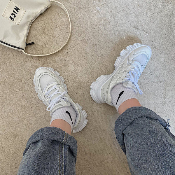 Sieviešu modernas kedas divās krāsās ar mežģīnēm