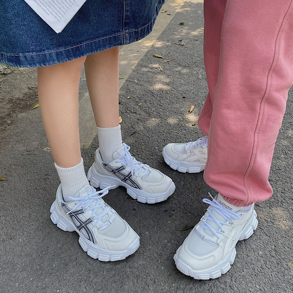 Sieviešu modernas kedas divās krāsās ar mežģīnēm