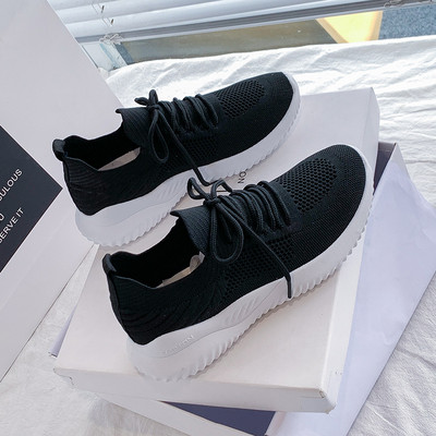 Kolmes värvitoonis paeltega igapäevased hingavad tossud