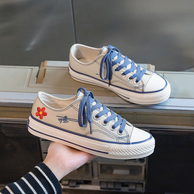 Ikdienas sieviešu kedas ar ziedu izšuvumiem