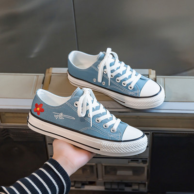 Ikdienas sieviešu kedas ar ziedu izšuvumiem