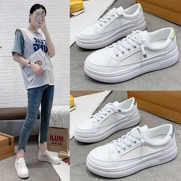 Γυναικεία αθλητικά παπούτσια με κορδόνια σε λευκό χρώμα