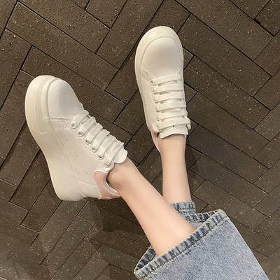 Sieviešu ādas kedas ar 5 cm platformu - elpojošas