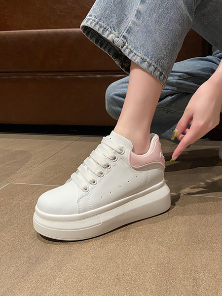 Sieviešu ādas kedas ar 5 cm platformu - elpojošas