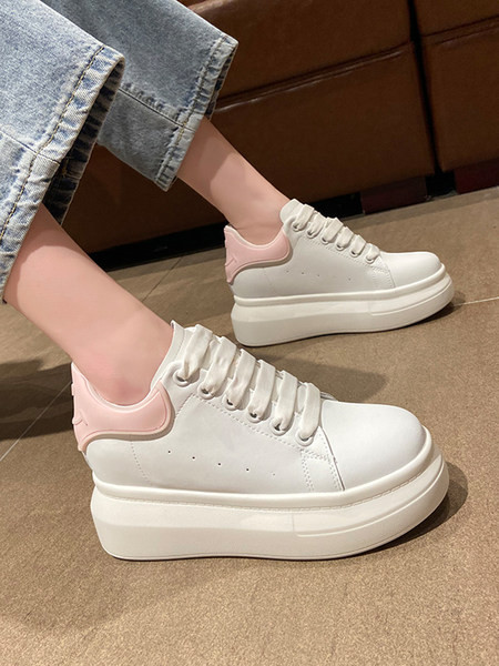 Sieviešu ādas kedas ar 5 cm platformu - elpojošas