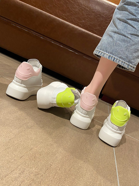 Sieviešu ādas kedas ar 5 cm platformu - elpojošas