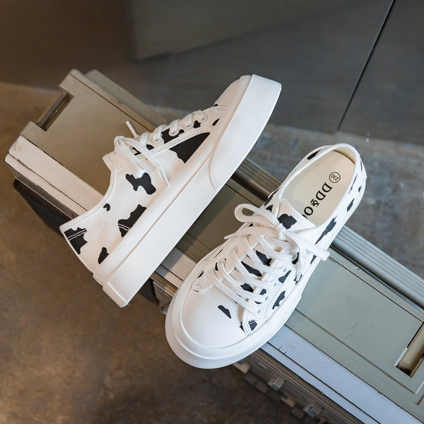 Sieviešu kedas no tekstila ar mežģīnēm un plakanām zolēm