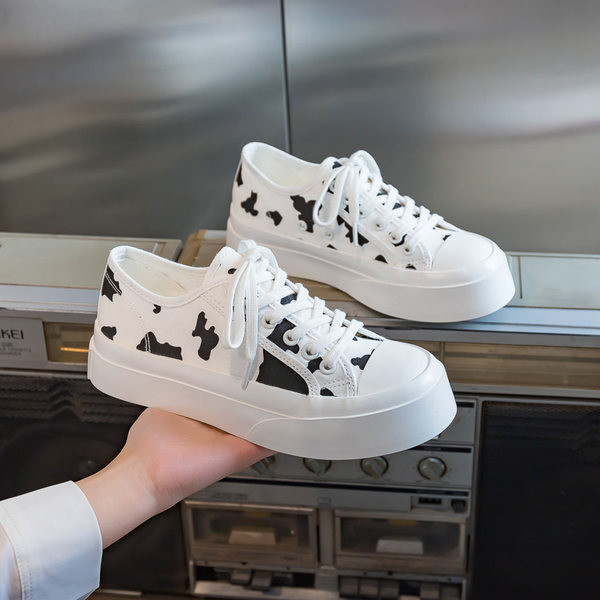 Sieviešu kedas no tekstila ar mežģīnēm un plakanām zolēm