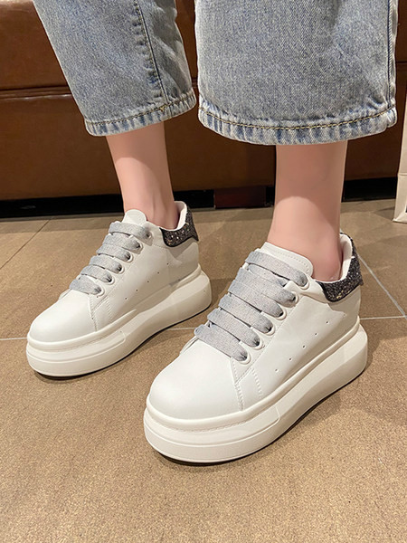 Sieviešu ādas kedas ar 5 cm platformu un spīdīgām daļiņām