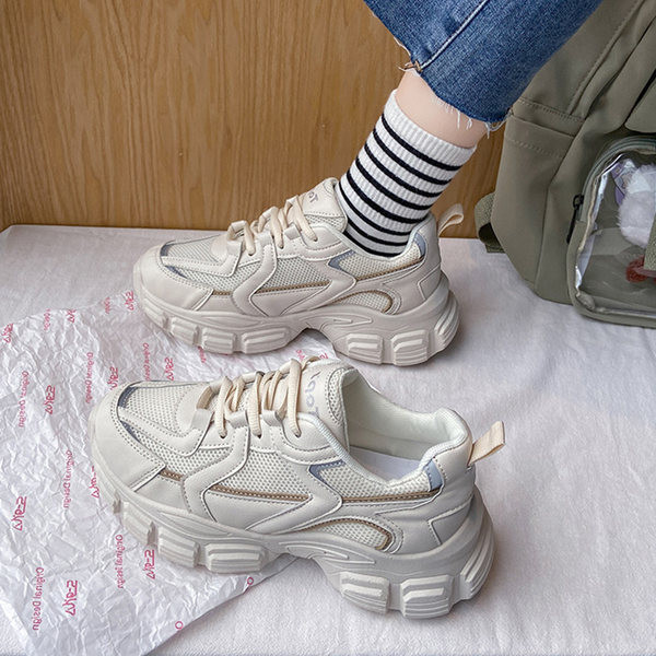 Naiste moodsad kolmevärvilised paeltega tossud