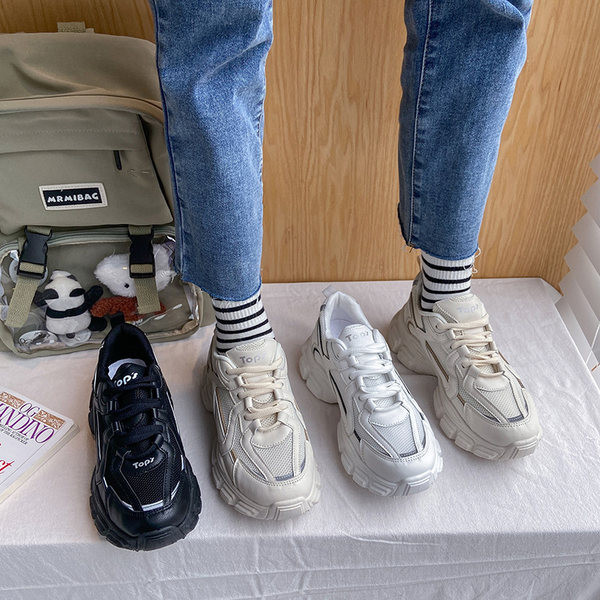 Naiste moodsad kolmevärvilised paeltega tossud