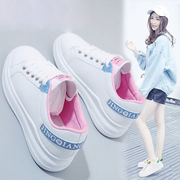 Modernas sieviešu kedas ar plakanu zoli vairākās krāsās