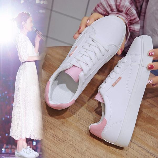 Moodsad naiste tossud - paelte ja lameda tallaga